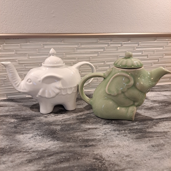 2 Elephant Teapots - Picture 1 of 9